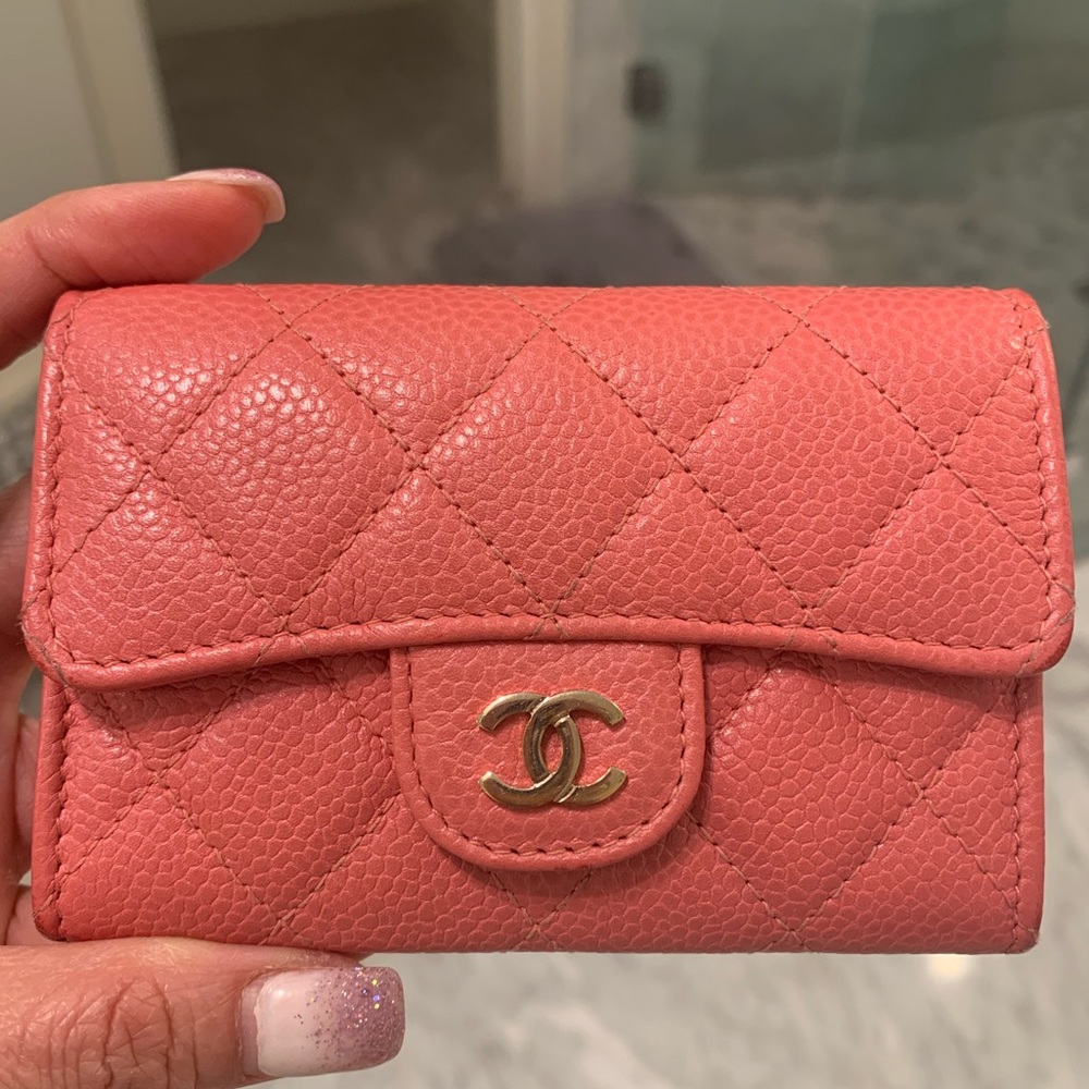 Chanel Card Holder Pink Caviar Leather comes with box and authencity card.